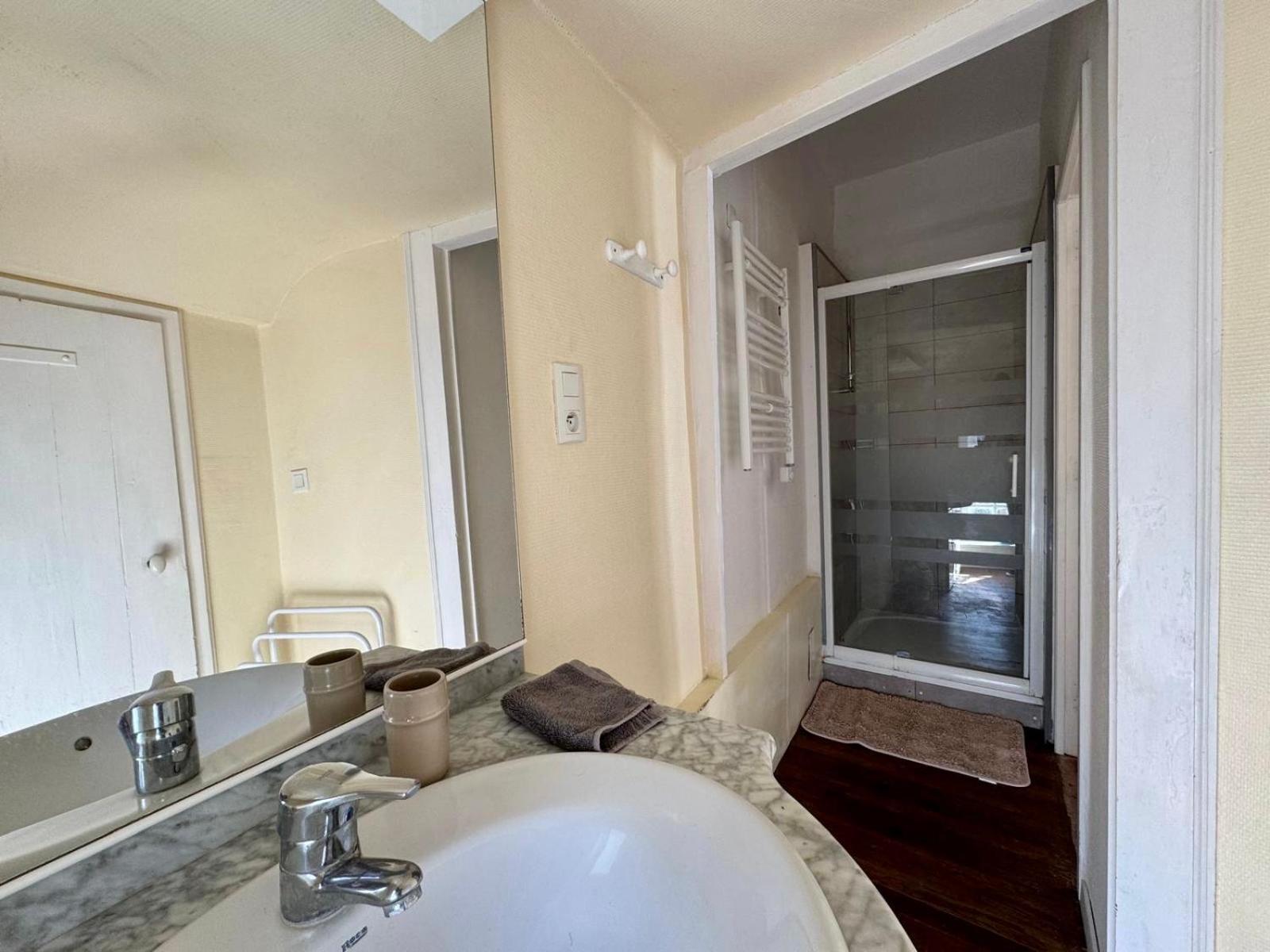 L'Escapade Place Voltaire Vermenton Phòng bức ảnh