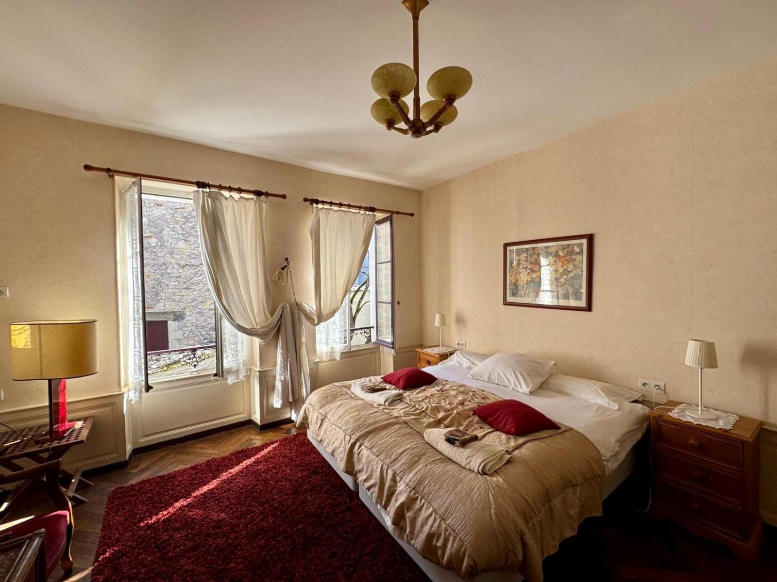 L'Escapade Place Voltaire Vermenton Phòng bức ảnh