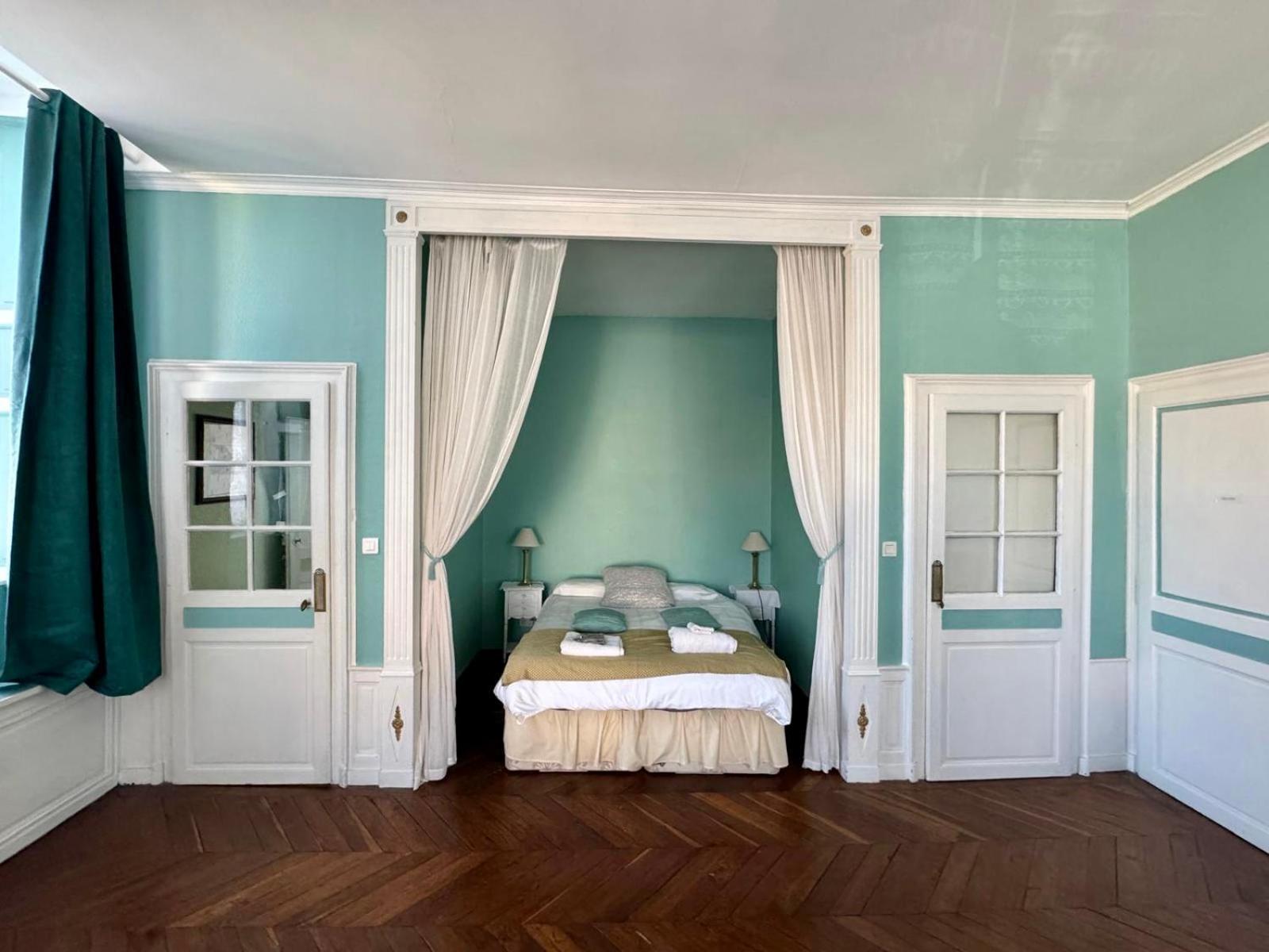 L'Escapade Place Voltaire Vermenton Phòng bức ảnh