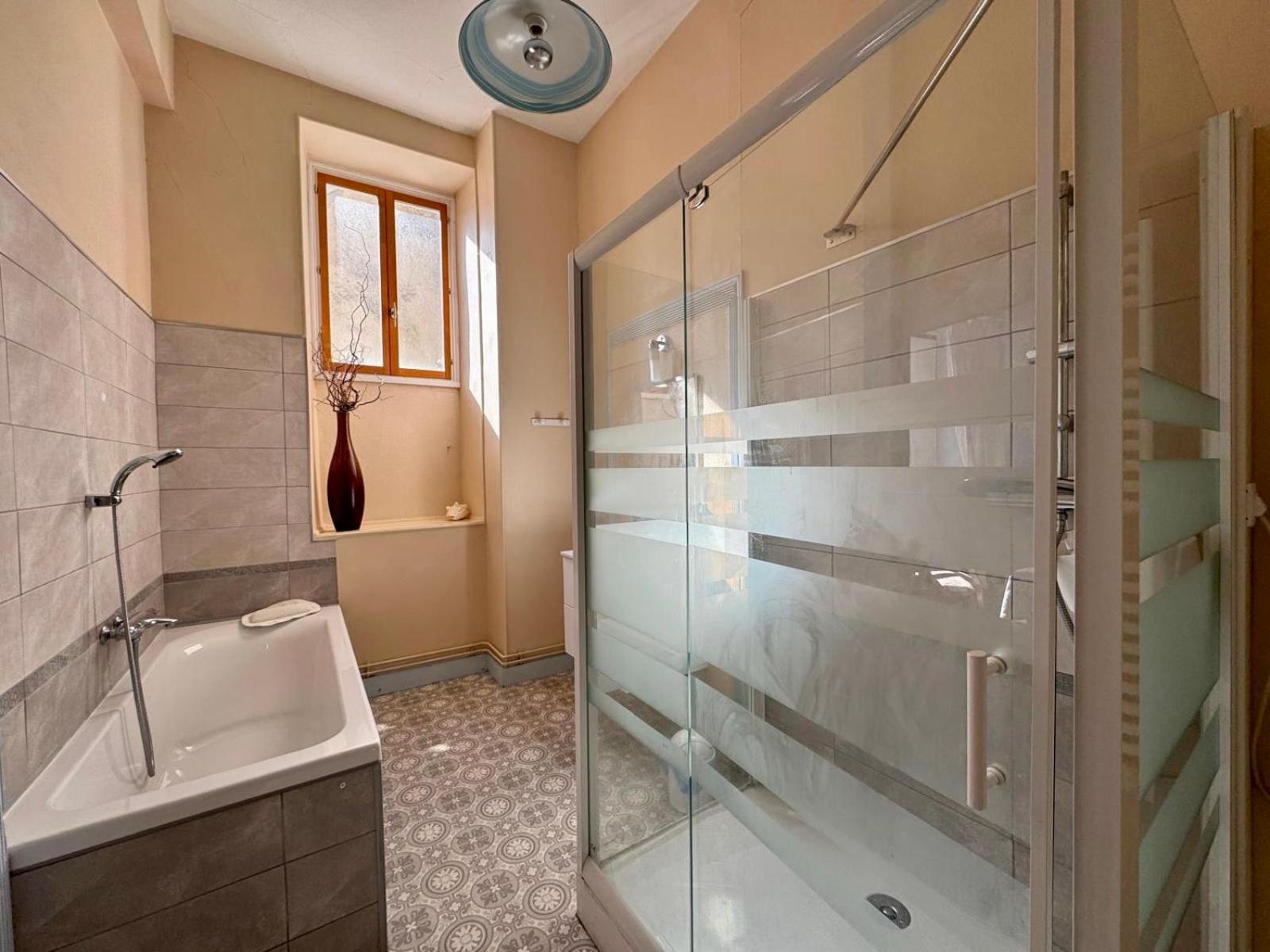L'Escapade Place Voltaire Vermenton Phòng bức ảnh